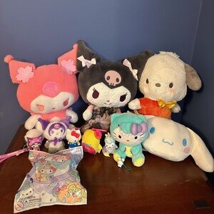 NWT Sanrio Hello Kitty and Friends Plush Figurine Keychain Set of 12
